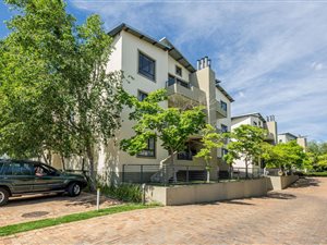 3 Bed Apartment in Somerset West Central