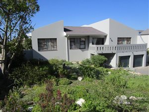 4 Bed House in Hermanus Heights
