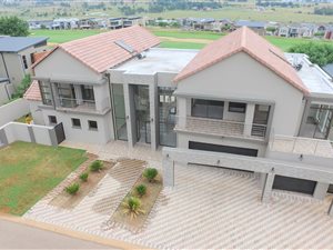 5 Bed House in Copperleaf