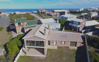 5 Bedroom House in Struisbaai