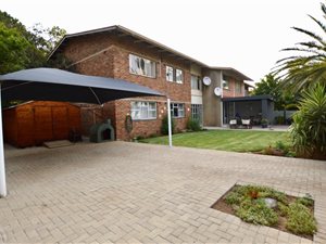 3 Bed Townhouse in Reitzpark