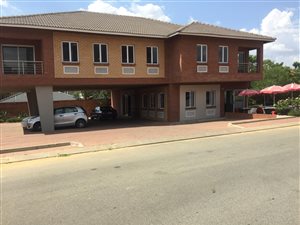 255 m² Commercial space in Fourways
