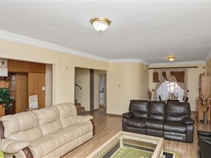 3 Bed Townhouse in Aston Manor