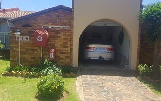 2 Bedroom Simplex in Beyers Park