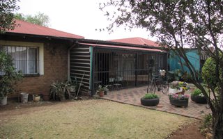 4 Bedroom House in Vanderbijlpark CE2