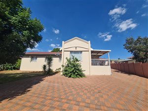 4 Bed House in Kwaggasrand