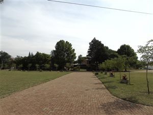 6 Bed House in Broadacres