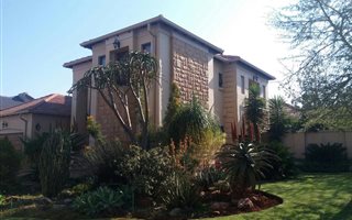 4 Bedroom House in Bronberg