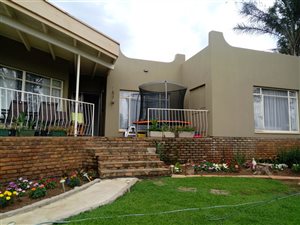 4 Bed House in Constantia Park