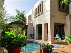4 Bed House in Silver Lakes
