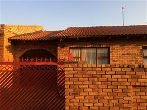 3 Bed House in Etwatwa
