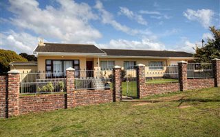 4 Bedroom House in Fernglen