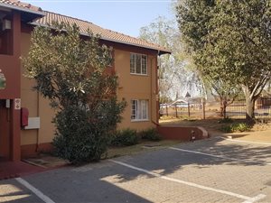 2 Bed Townhouse in Weltevreden Park