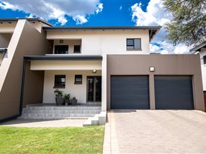 3 Bed Duet in Rietvalleirand