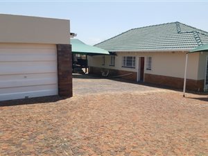 220 m² Commercial space in Edendale