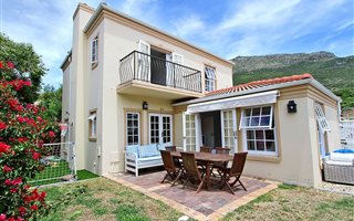 4 Bedroom House in Kronenzicht