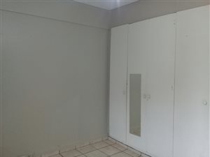 Bachelor apartment in Benoni Central