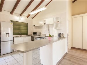 2 Bed Apartment in Paulshof