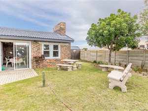 4 Bed House in Diaz Beach