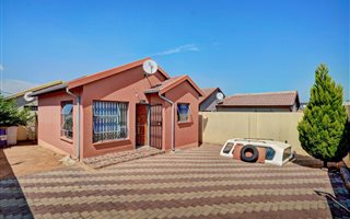 2 Bedroom House in Fleurhof