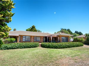 3 Bed House in Protea Valley