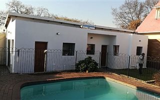 1 Bedroom Garden Cottage in The Hill