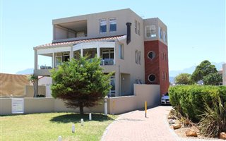4 Bedroom House in Harbour Island