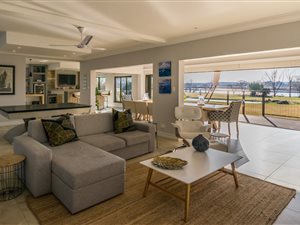 4 Bed House in Club Milos