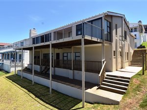 6 Bed House in Jongensfontein