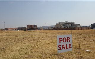 999 m² Land available in Derdepoort