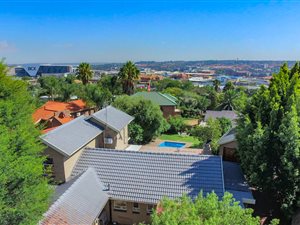 4 Bedroom House in Zwartkop