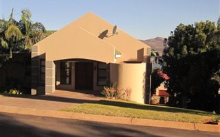 3 Bedroom House in Kosmos Ridge