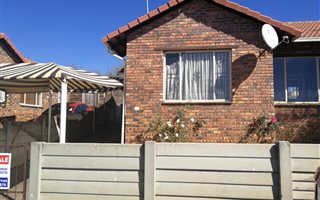 3 Bedroom Simplex in Mondeor
