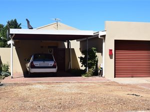 2 Bed House in Roux Park