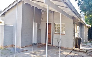 6 Bedroom House in West Hill