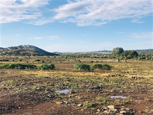1002 m² Land available in Woodland Hills