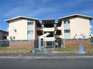 2 Bed Apartment in Parow Valley