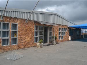 1500 m² Industrial space in Queensmead Industrial