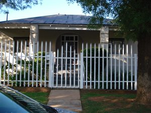 3 Bedroom House in Roodepoort North
