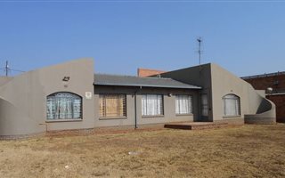 4 Bedroom House in Lenasia South