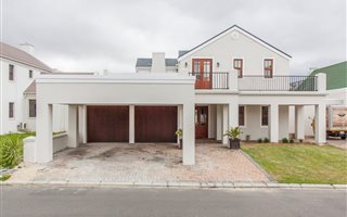 6 Bedroom House in Zevenwacht