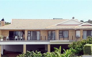 3 Bedroom House in Hartenbos Heuwels