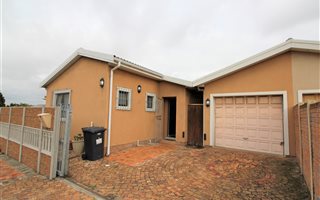 3 Bedroom House in Bothasig