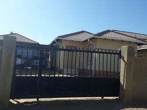 3 Bed House in Blue Hills