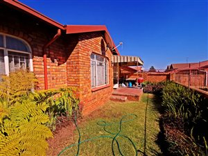 3 Bed Townhouse in Krugersdorp North