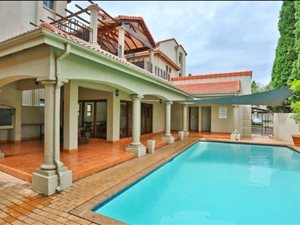 2 Bed Apartment in Pineslopes