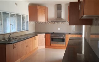 180 m² Commercial space in Rhodesfield