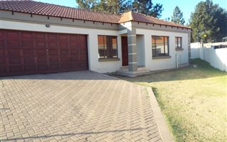 3 Bedroom Townhouse in Jackaroo Park