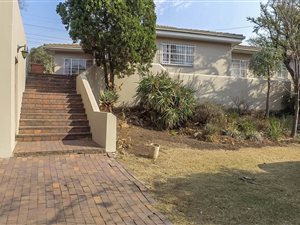 4 Bed House in Westcliff