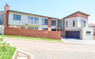 4 Bedroom House in Olympus AH